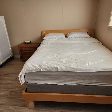 בורנבי Economical Homestay מראה חיצוני תמונה