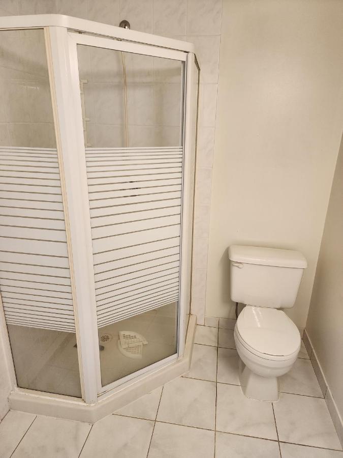 בורנבי Economical Homestay מראה חיצוני תמונה