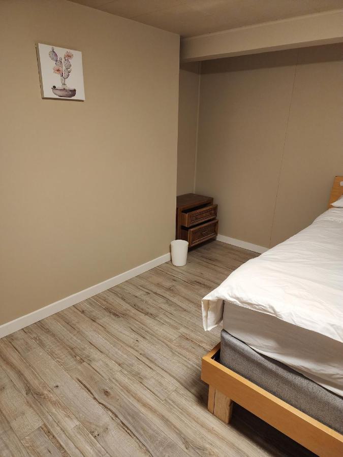 בורנבי Economical Homestay מראה חיצוני תמונה