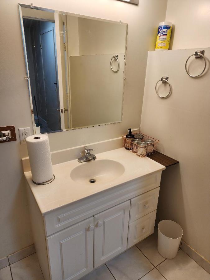 בורנבי Economical Homestay מראה חיצוני תמונה
