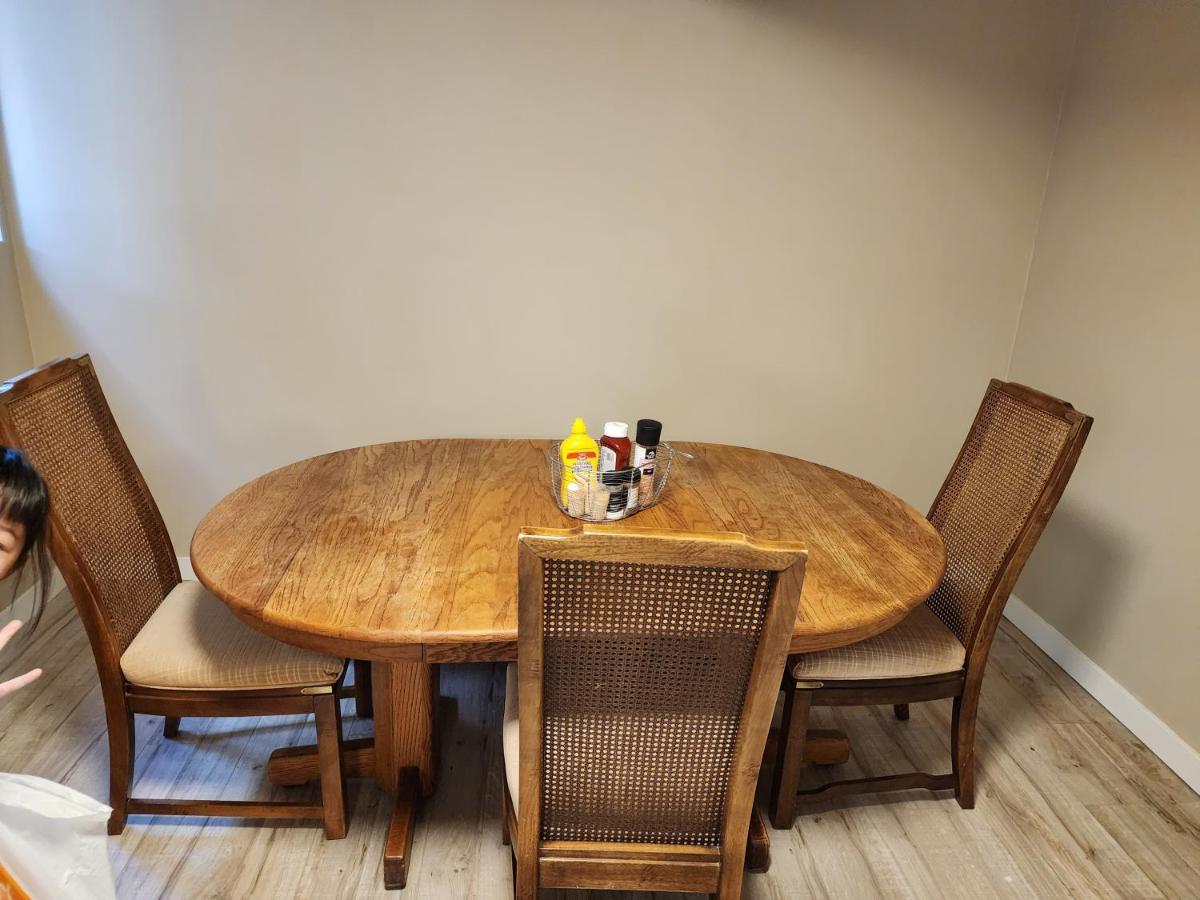 בורנבי Economical Homestay מראה חיצוני תמונה